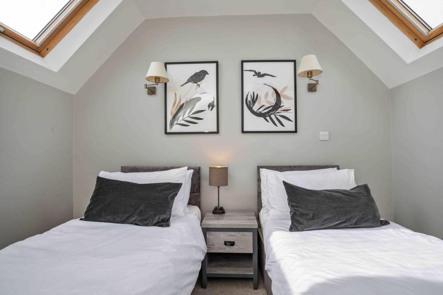 Stylish & Spacious 3 Bed Apartment With Parking Шефилд Экстерьер фото