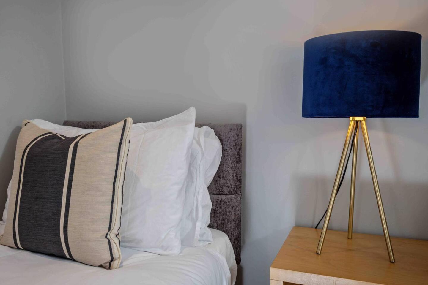 Stylish & Spacious 3 Bed Apartment With Parking Шефилд Экстерьер фото